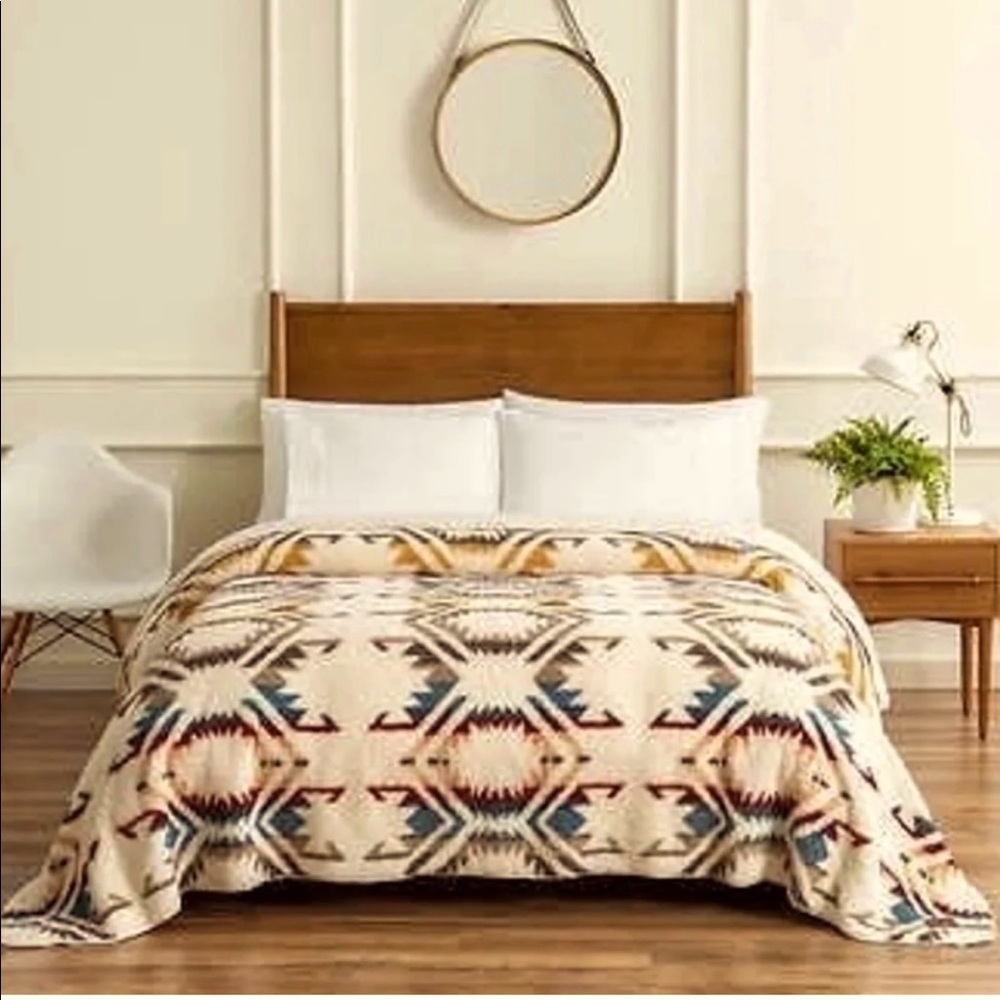 NWT King Pendleton sherpa blanket